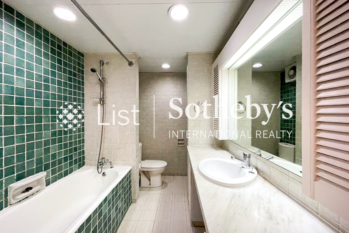 May Tower 梅苑 | Master Bathroom