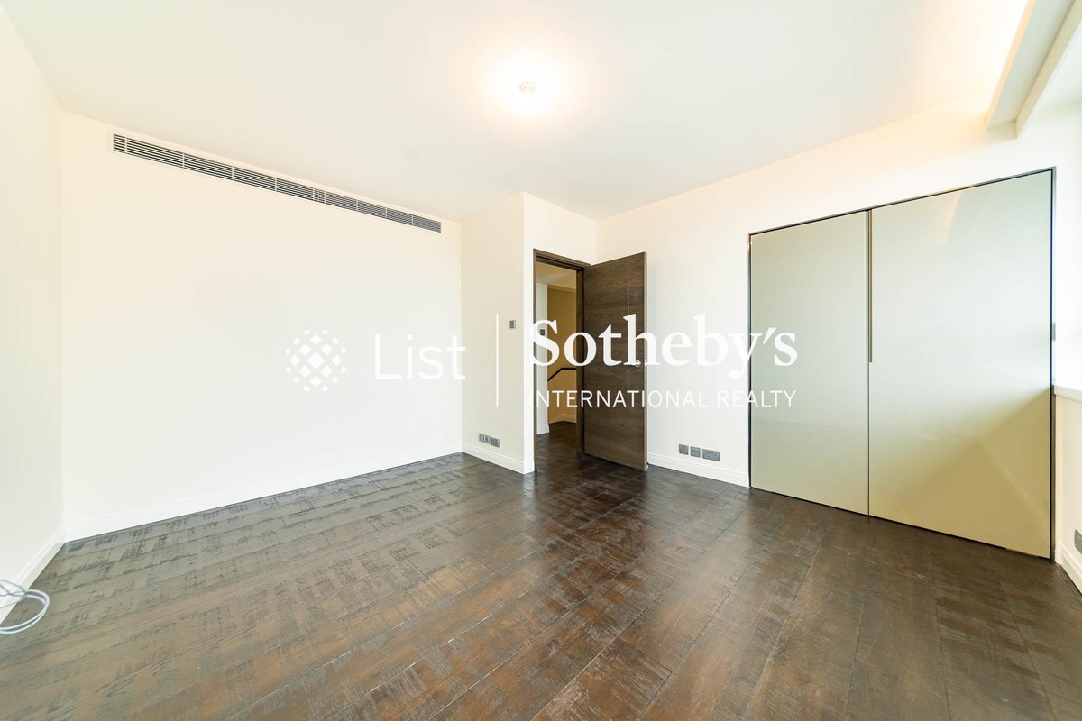 May Tower 梅苑 | Third Bedroom