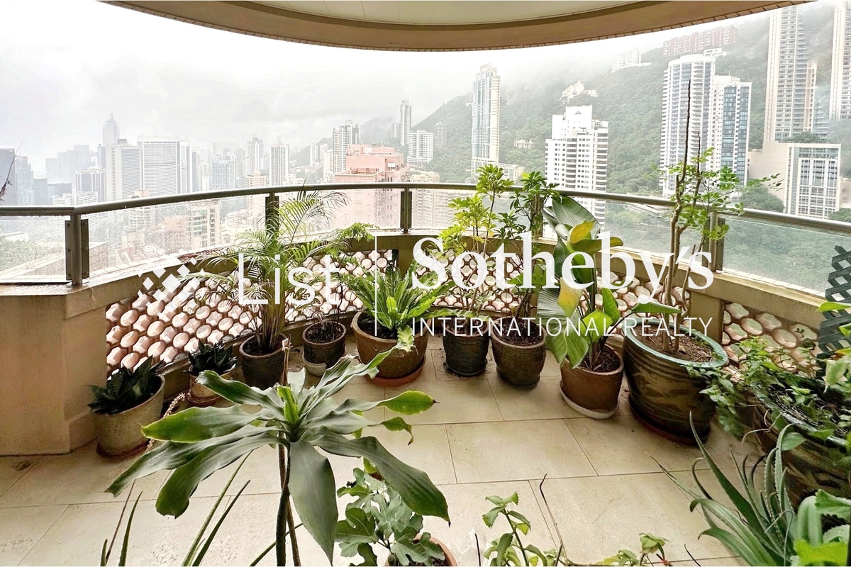 Garden Terrace 花園台 | Balcony off Living and Dining Room