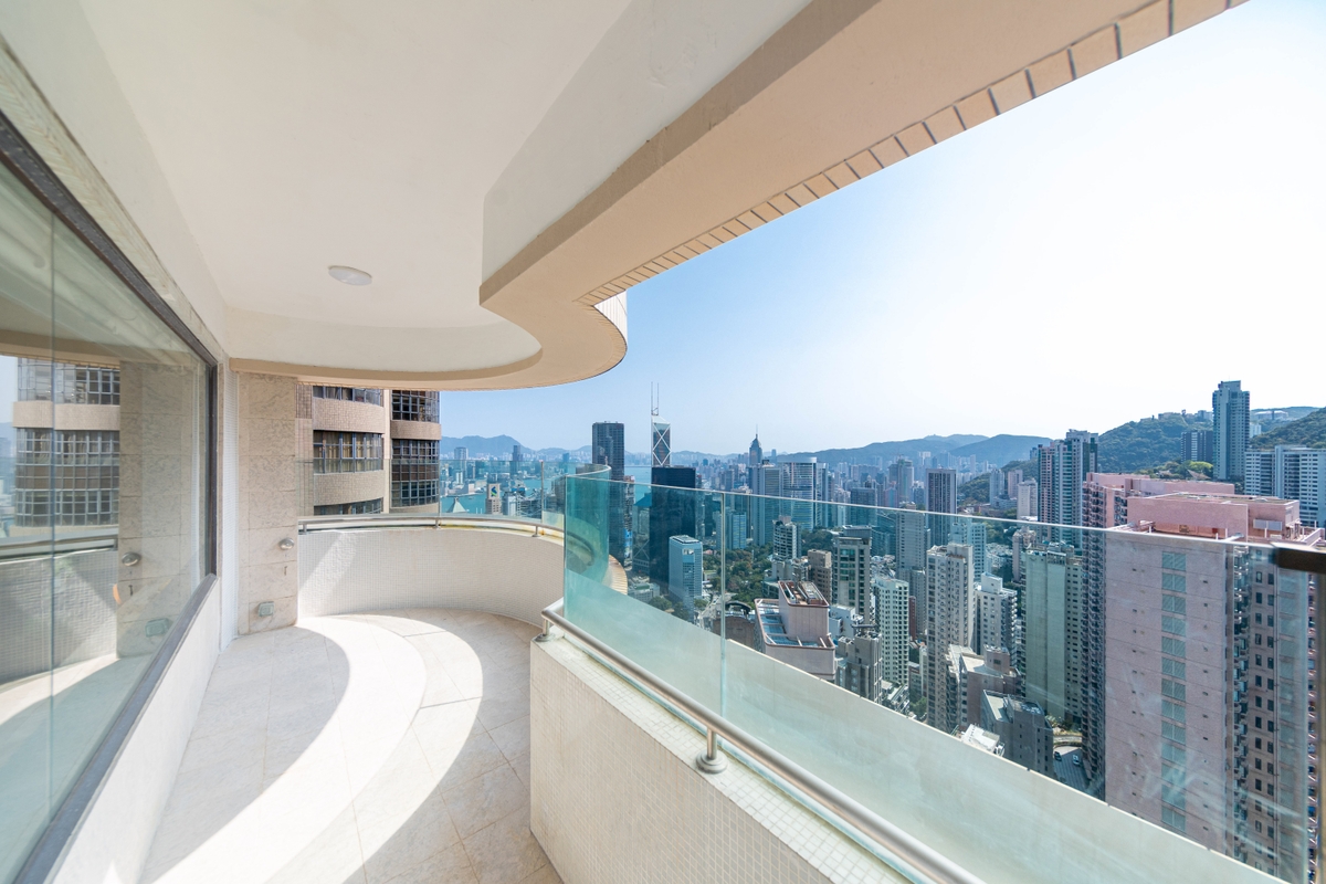 Garden Terrace 花园台 | Balcony off Living and Dining Room