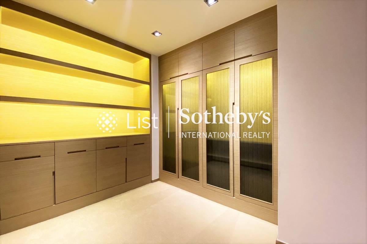 Celestial Garden 詩禮花園 | Walk-in Closet in Second Bedroom