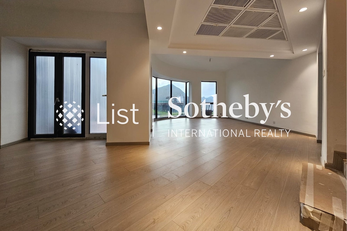 No. 32 Repulse Bay Road 淺水灣道32號 | Living and Dining Room