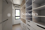 No. 32 Repulse Bay Road 淺水灣道32號 | Walk-in Closet in Master Bedroom 
