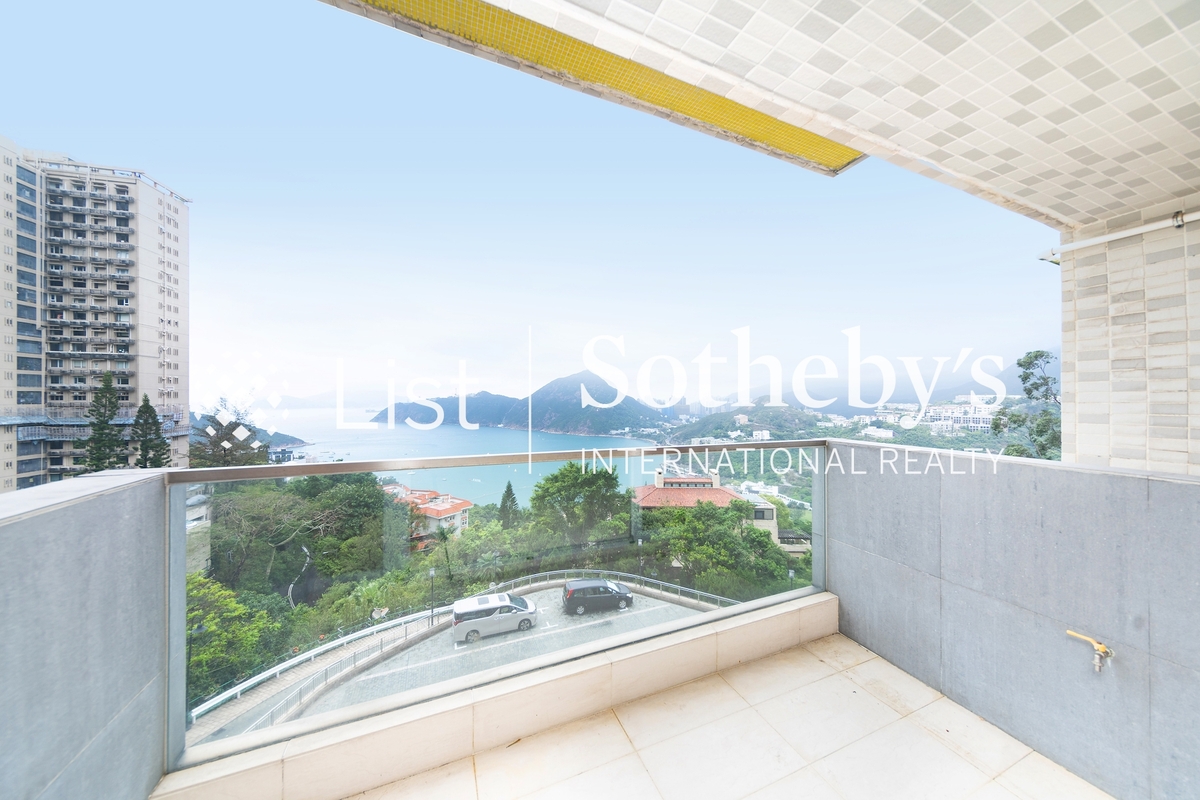 Monte Verde 南山別墅 | Balcony off Living and Dining Room