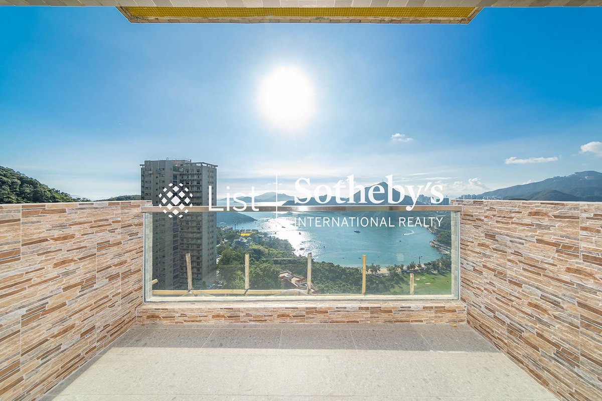Monte Verde 南山別墅 | Balcony off Living and Dining Room
