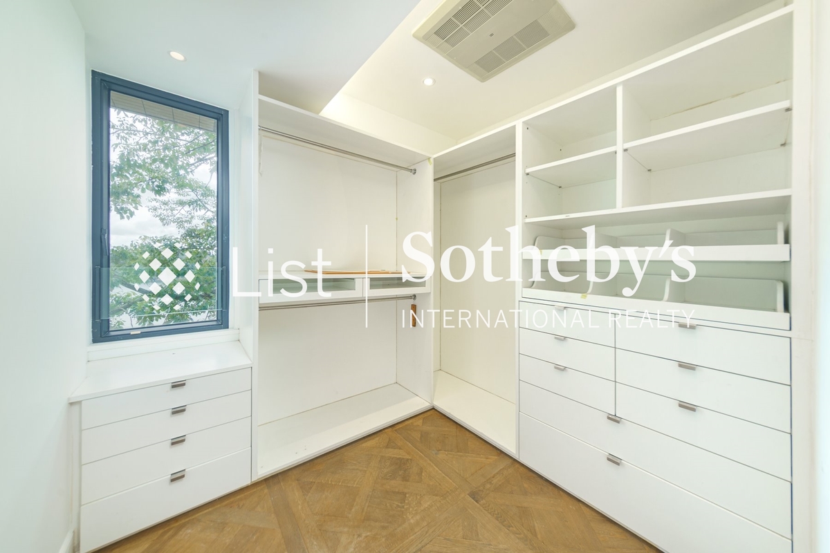 Twin Brook 双溪 | Dressing Room in Master Bedroom 