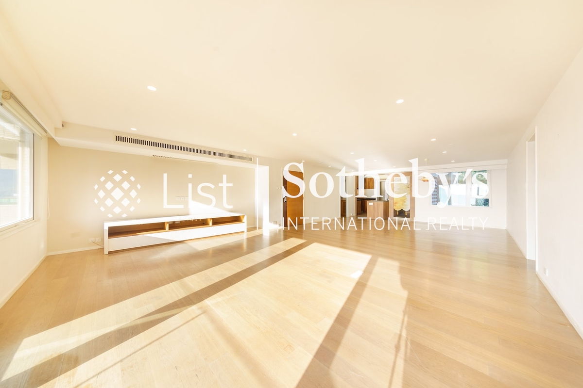 Twin Brook 雙溪 | Living and Dining Room