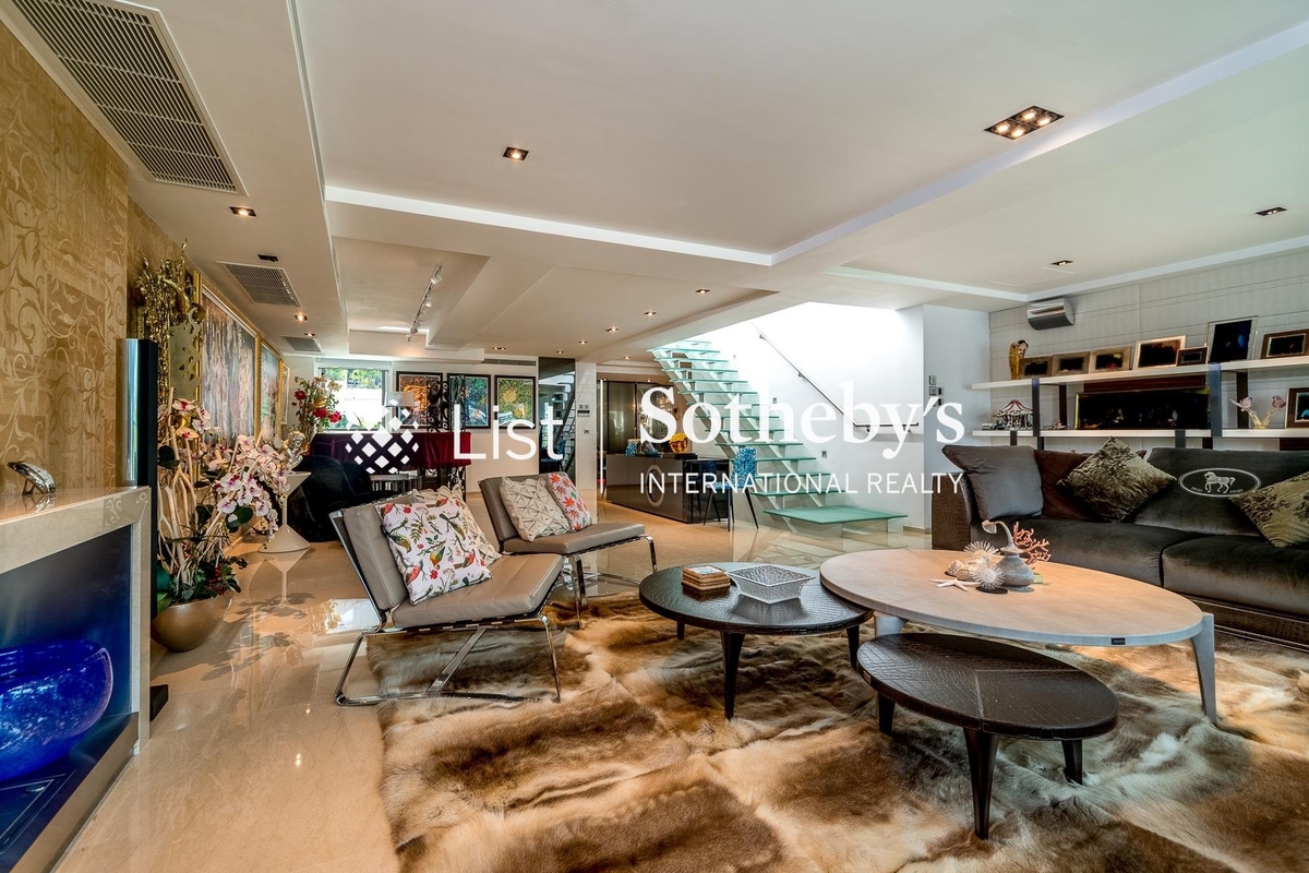 No. 56 Repulse Bay Road 淺水灣道56號 | Living and Dining Room