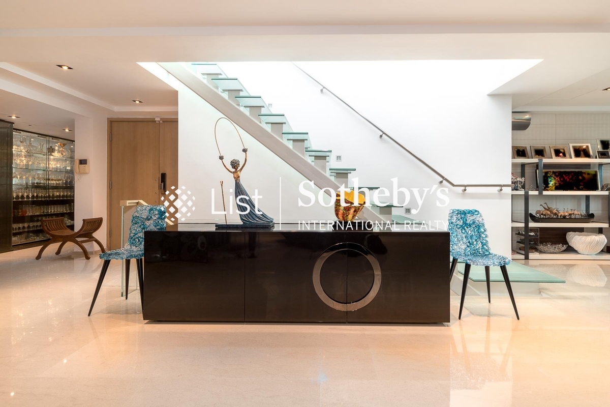 No. 56 Repulse Bay Road 淺水灣道56號 | Living and Dining Room