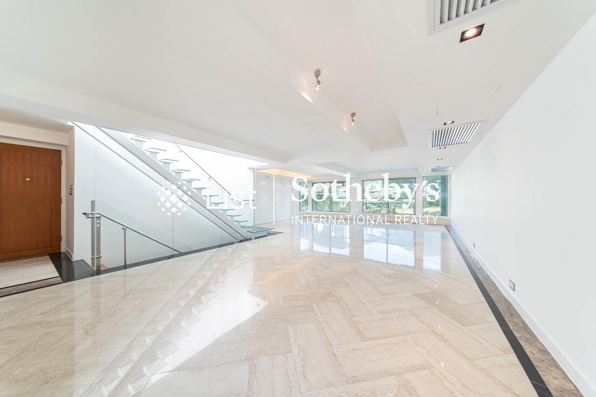 No. 56 Repulse Bay Road 淺水灣道56號 | Living and Dining Room