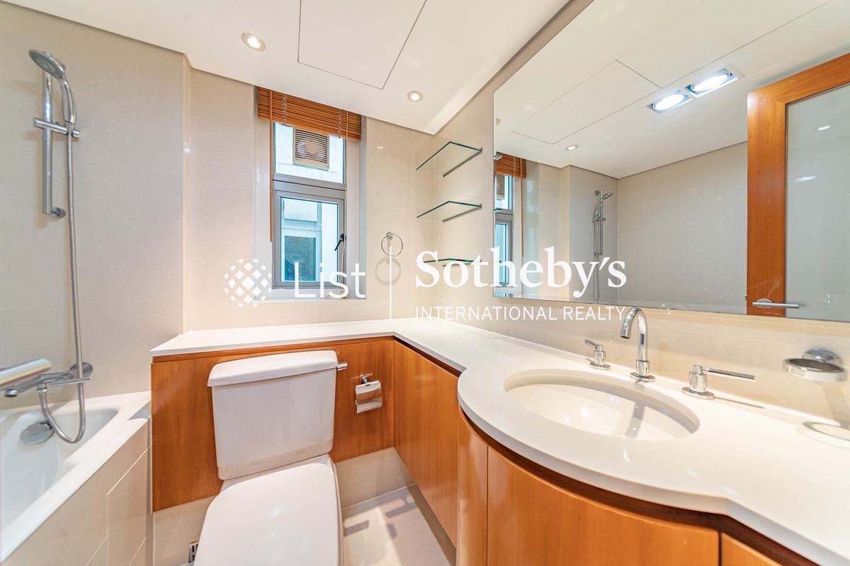 No. 56 Repulse Bay Road 淺水灣道56號 | Second En-suite Bathroom