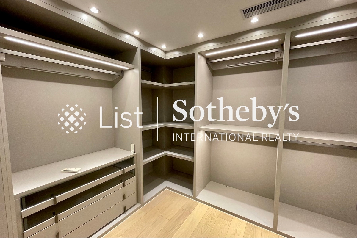 No. 56 Repulse Bay Road 淺水灣道56號 | Walk-in Closet in Third Bedroom 