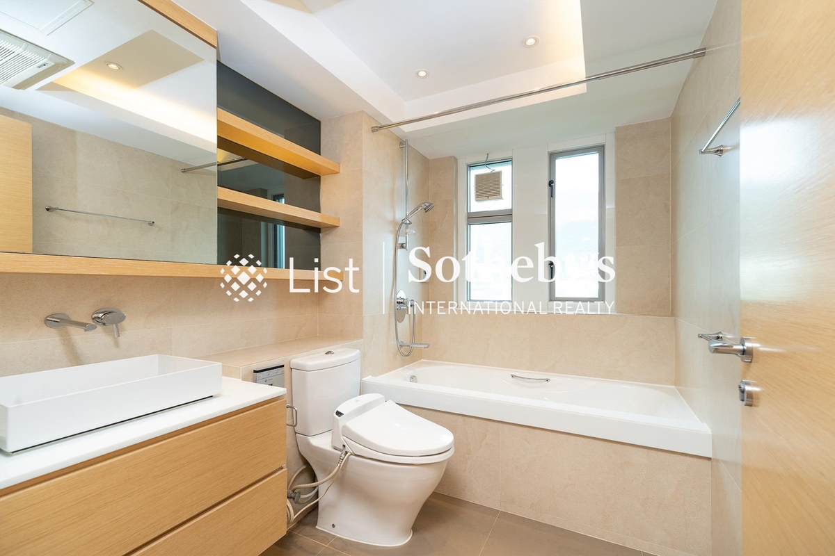 No. 56 Repulse Bay Road 淺水灣道56號 | Guest Bathroom