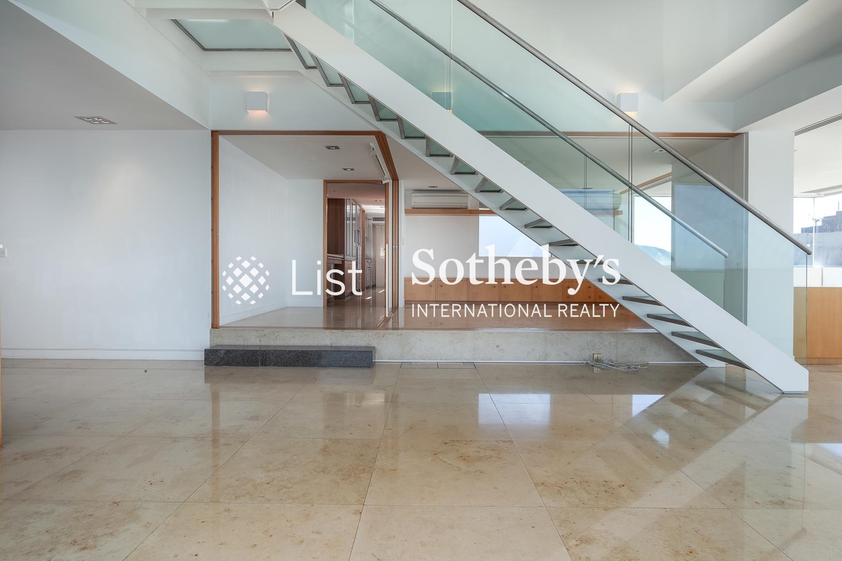 Manhattan Tower 曼赫頓大廈 | Living and Dining Room with Study Area