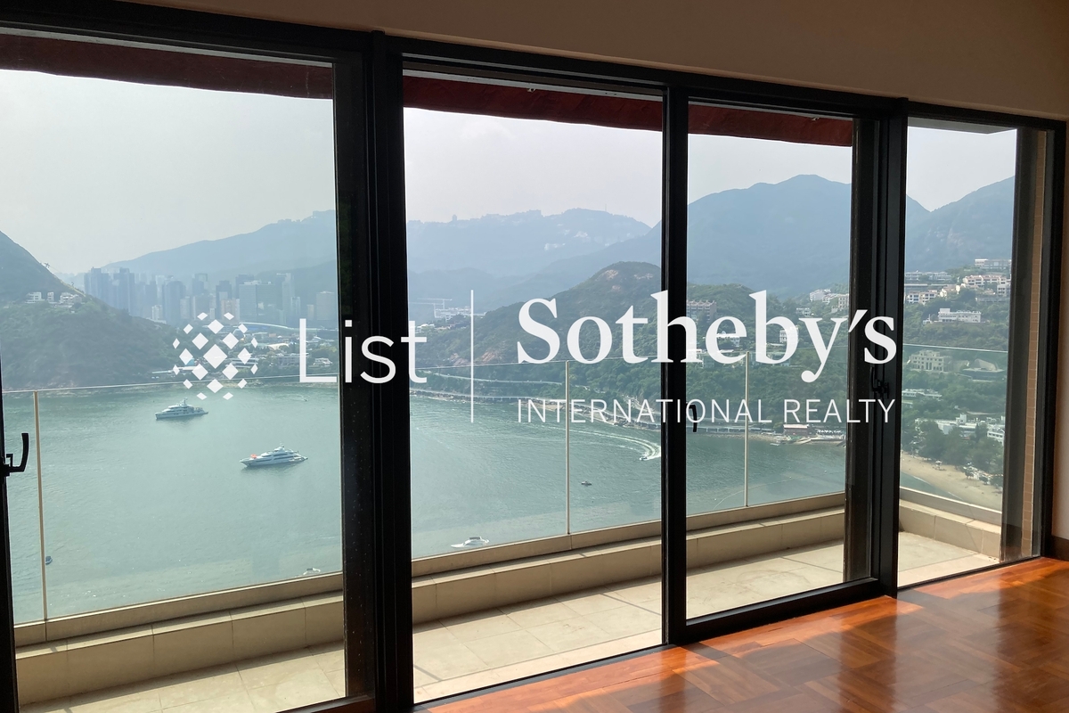 Manhattan Tower 曼赫頓大廈 | Balcony off Living and Dining Room