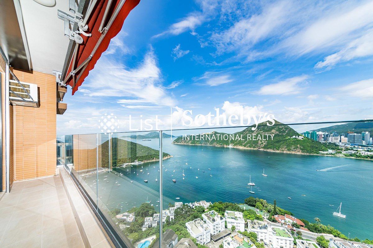 Manhattan Tower 曼赫頓大廈 | Balcony off Living and Dining Room