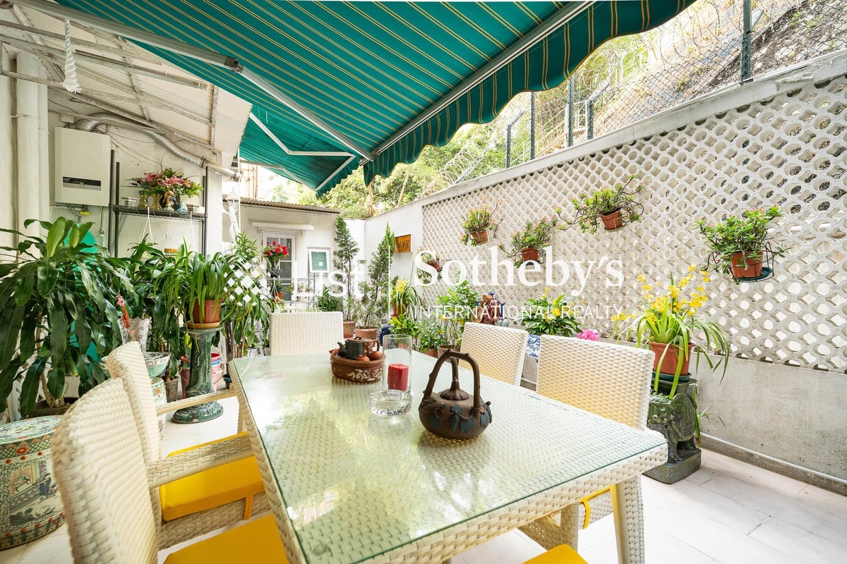 Villa Helvetia 雲濤別墅 | Private Terrace off Dining Room