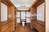 Overbays 浅水湾道71号 | Dressing Room in Master Bedroom 