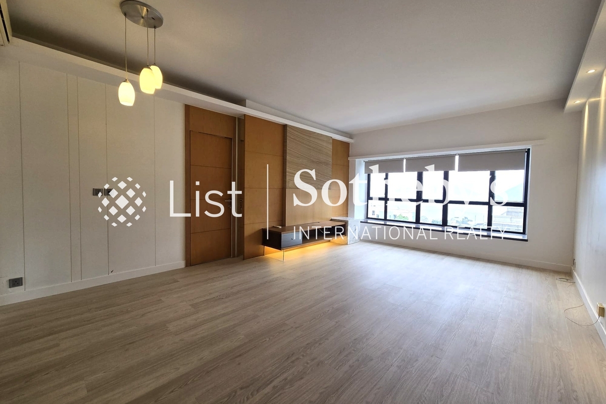 The Beachside The Beachside | Living and Dining Room