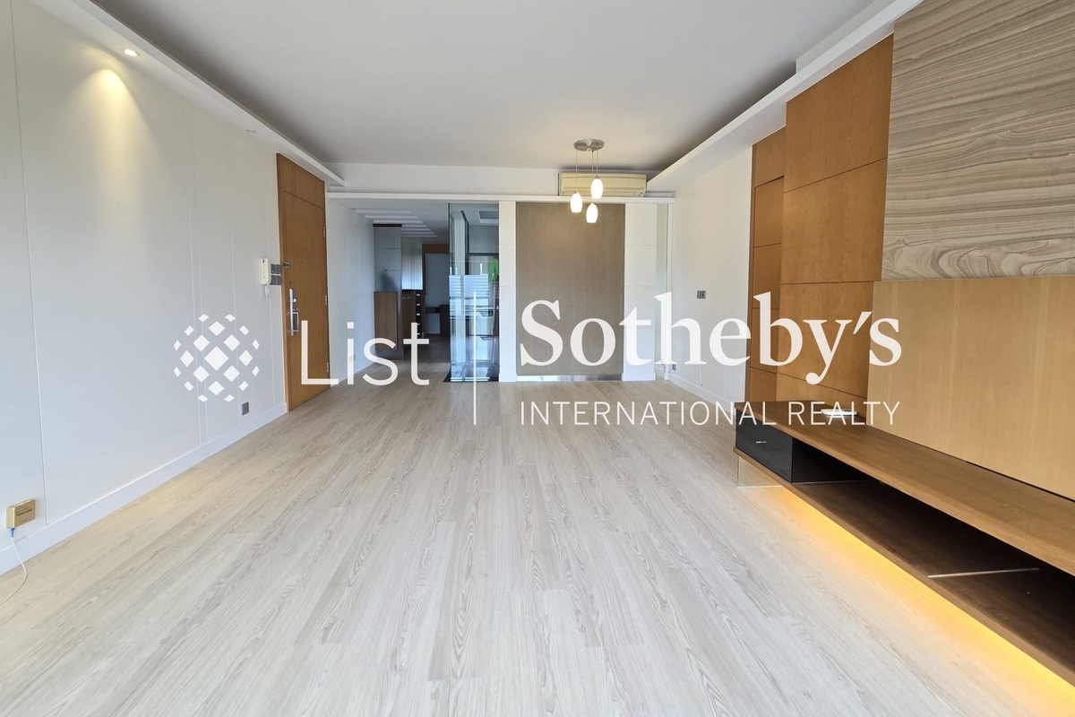 The Beachside The Beachside | Living and Dining Room