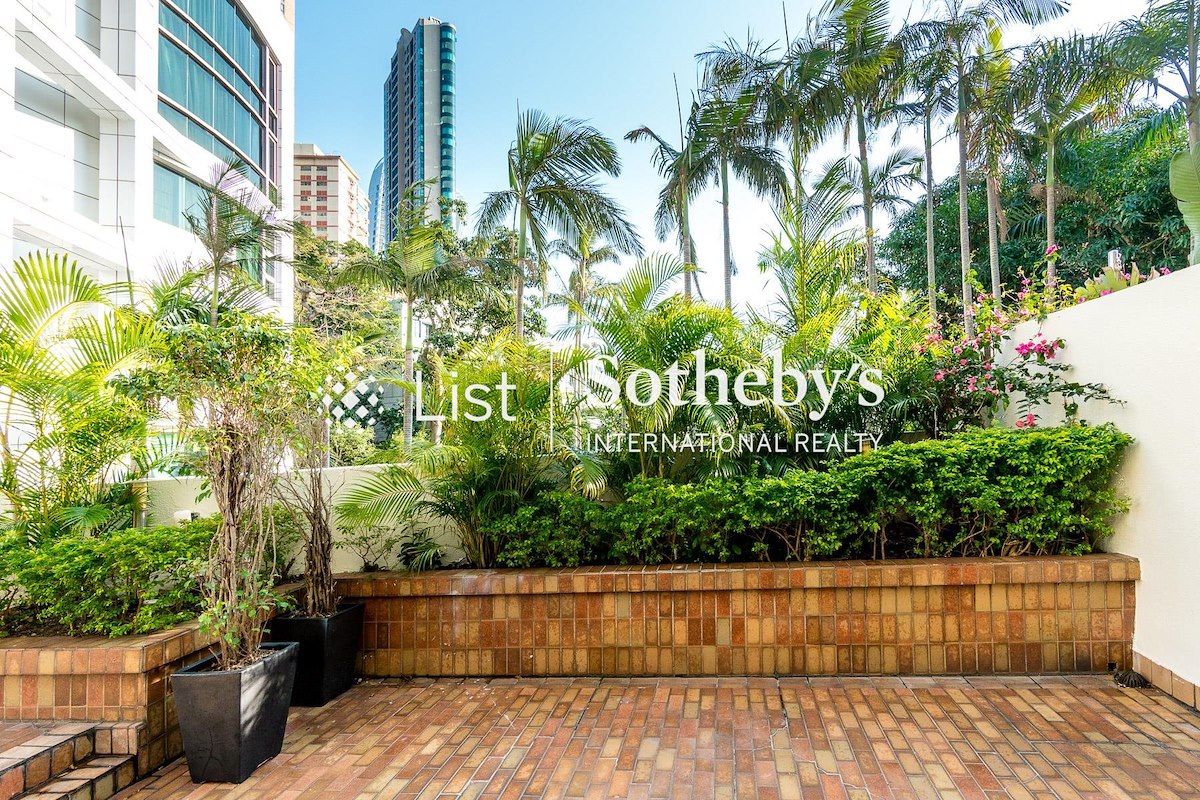 84 Repulse Bay Road 淺水灣道84號 | Private Garden off Living Room