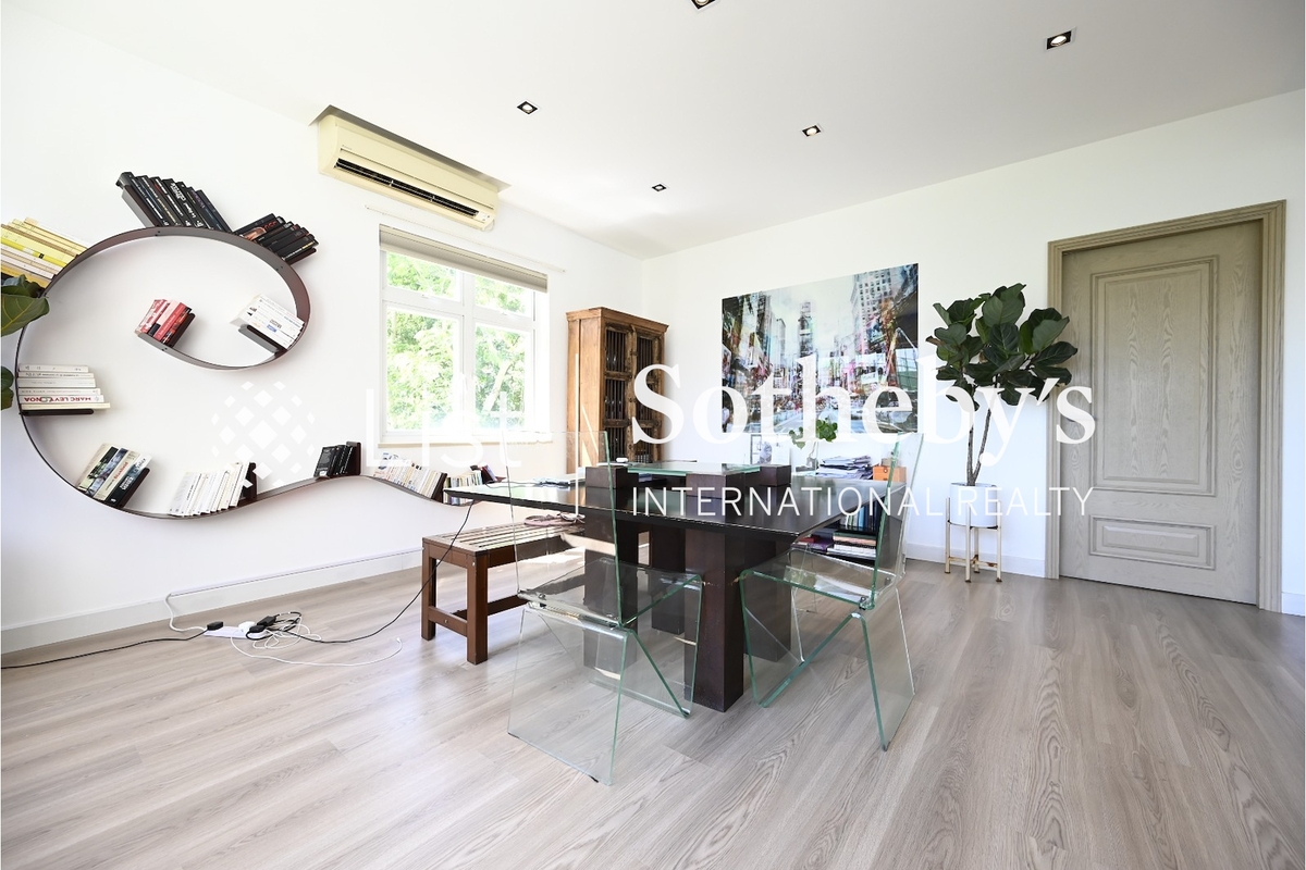 84 Repulse Bay Road 淺水灣道84號 | Living and Dining Room
