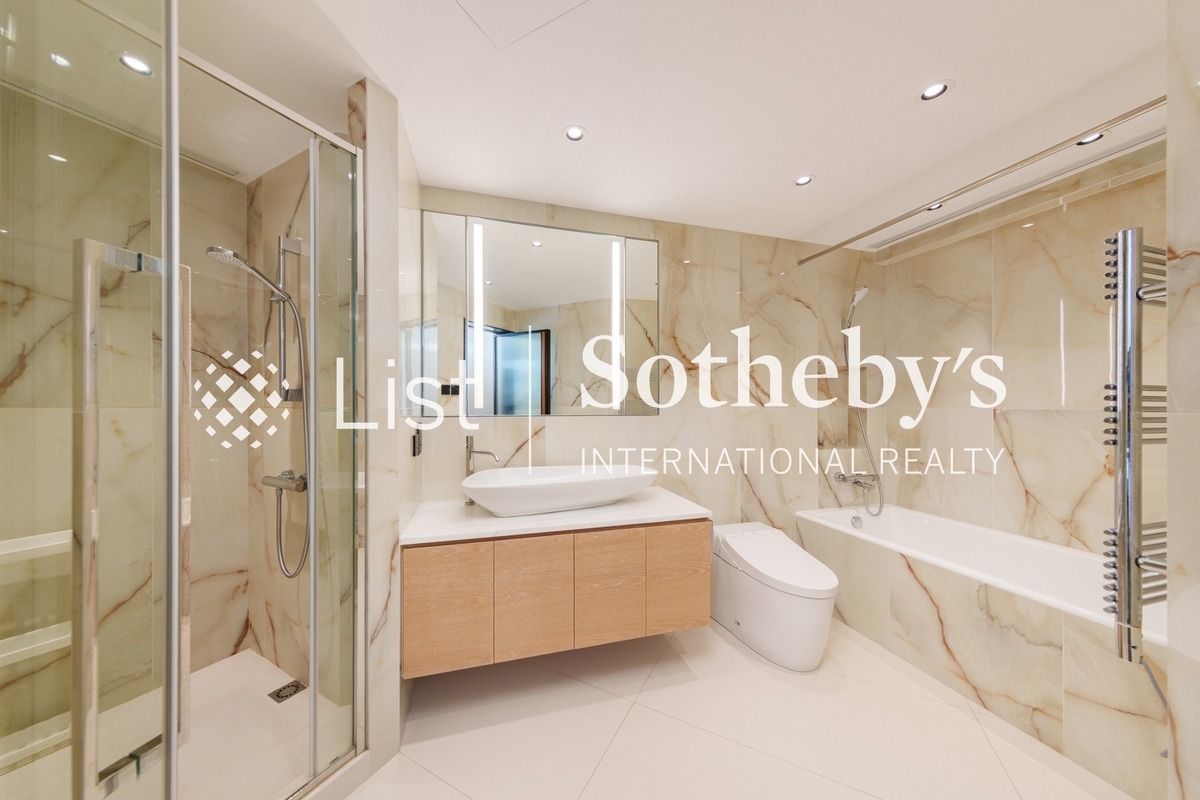 Belleview Place 寶晶苑 | Master Bathroom