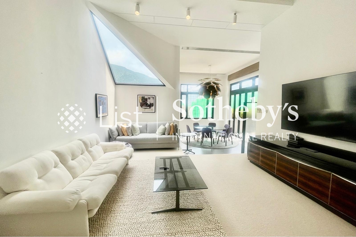 Belleview Place 寶晶苑 | Living Room