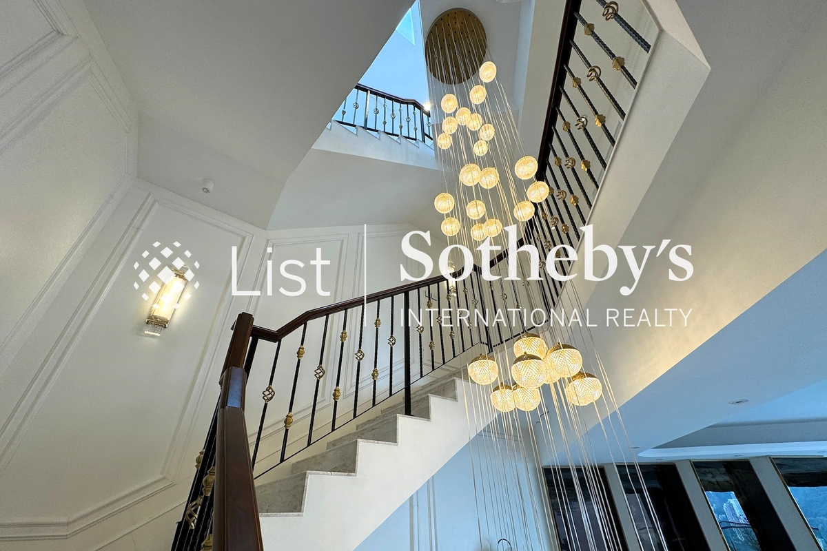 Belleview Place 寶晶苑 | Internal Staircase