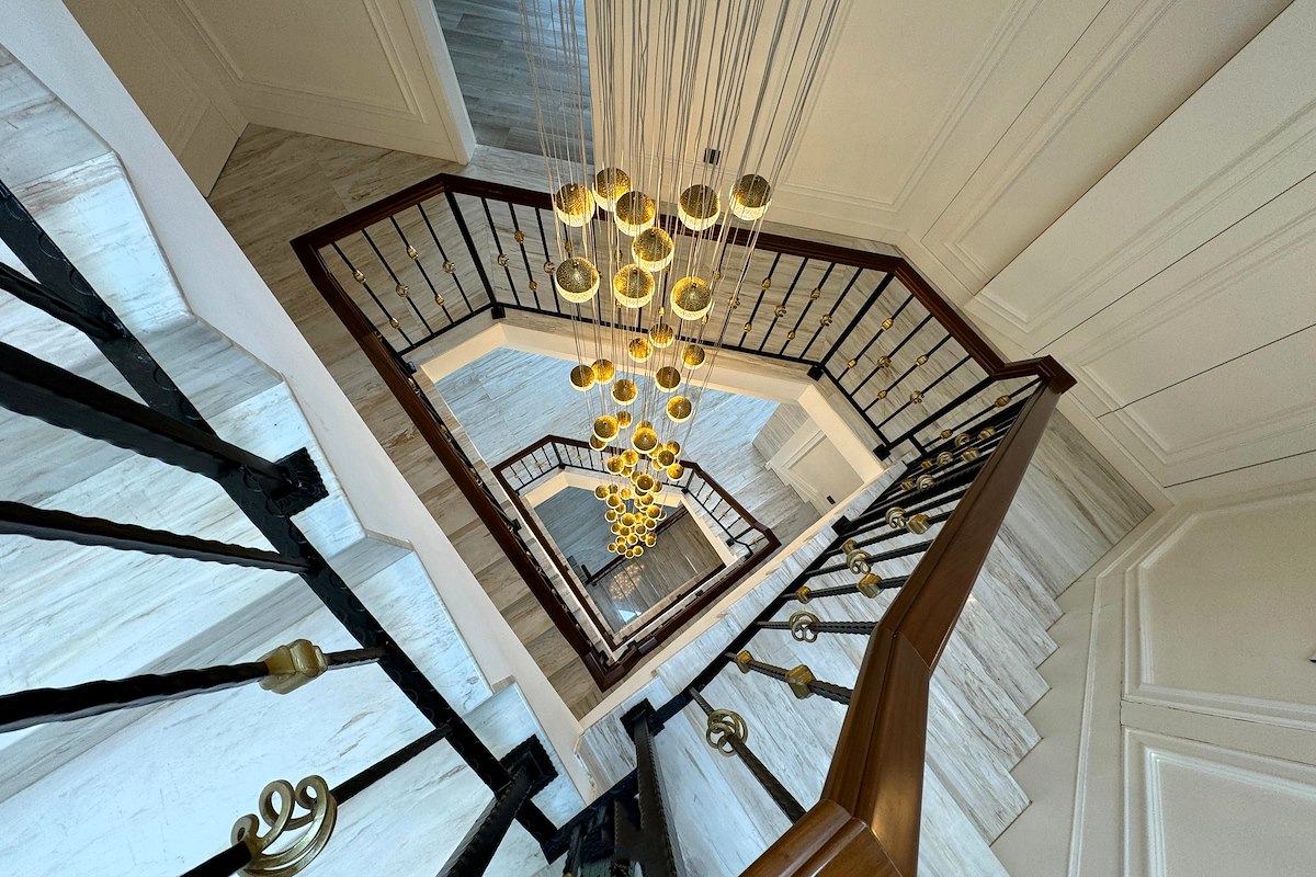 Belleview Place 宝晶苑 | Internal Staircase