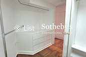 Fairview Court 富慧閣 | Walk-in Closet in Master Bedroom 