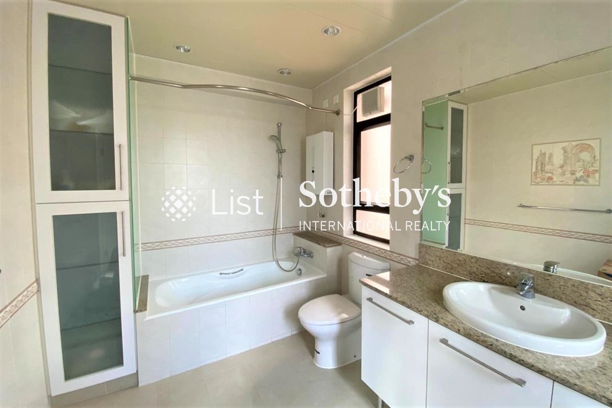 William Mansion 惠利大廈 | Master Bathroom