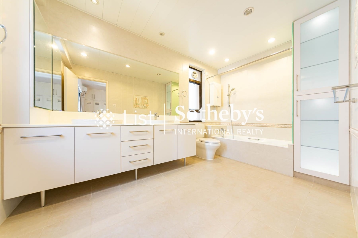 William Mansion 惠利大廈 | Master Bathroom