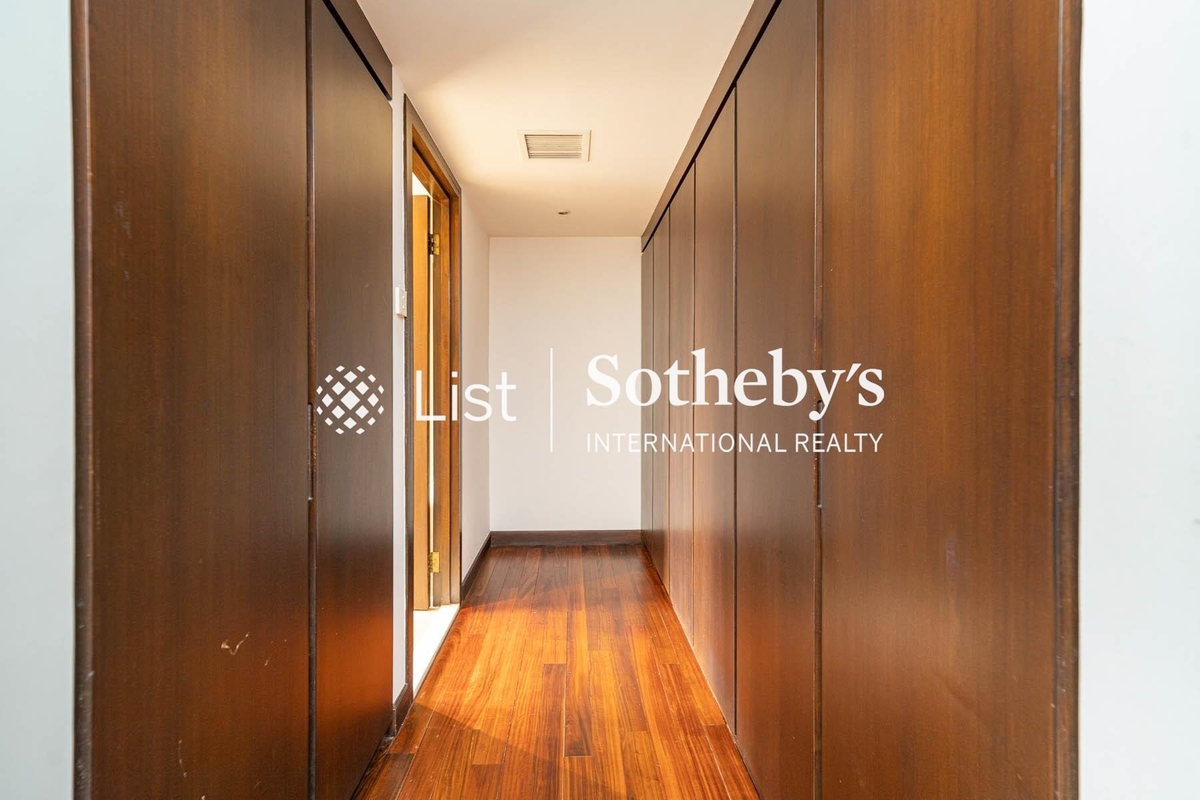 Broadwood Park 柏樂苑 | Built-in Wardrobe in Master Bedroom