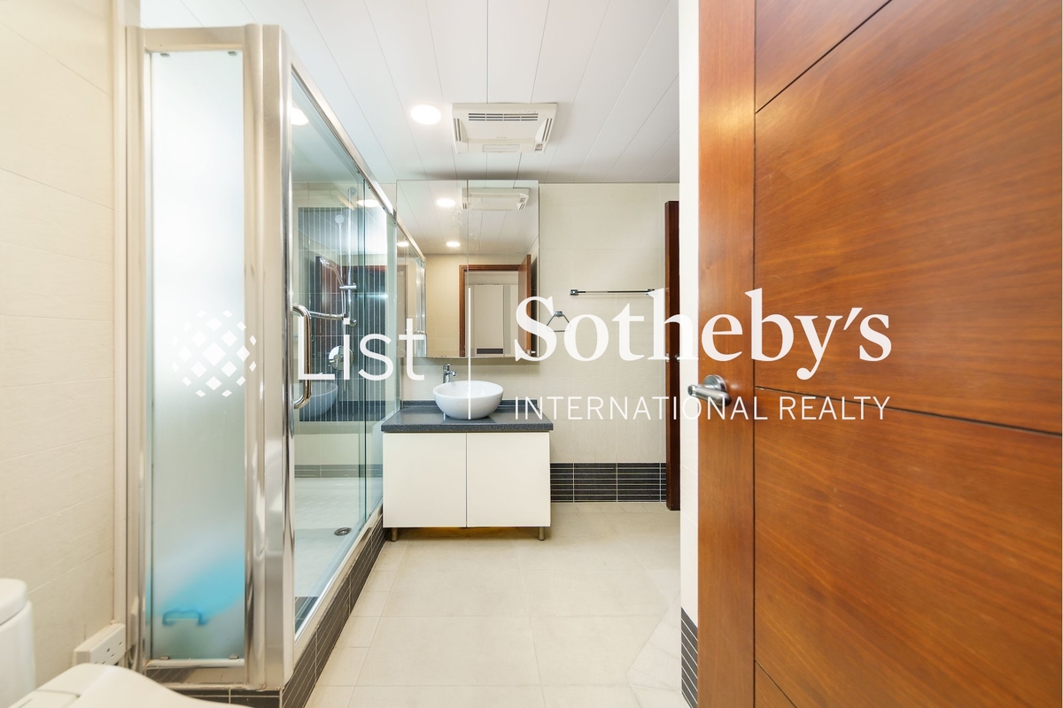 Broadwood Park 柏樂苑 | Third En-suite Bathroom