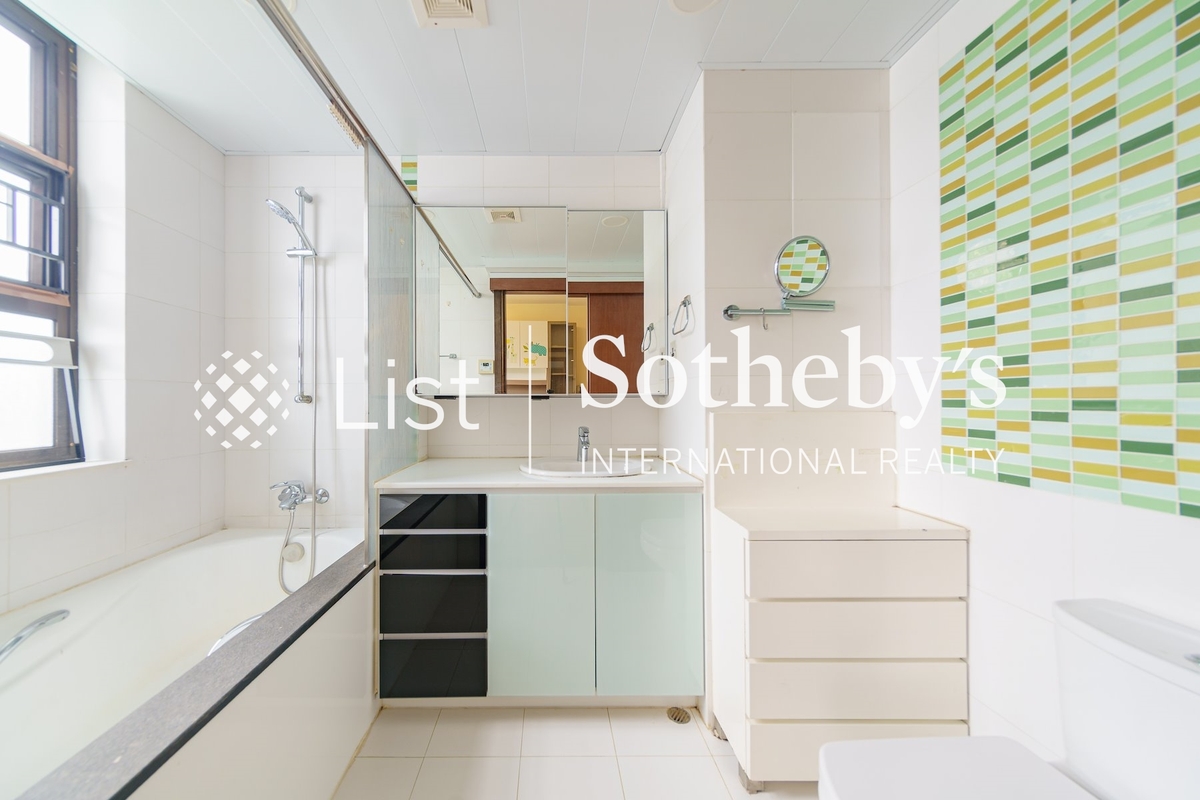 Broadwood Park 柏樂苑 | Second En-suite Bathroom