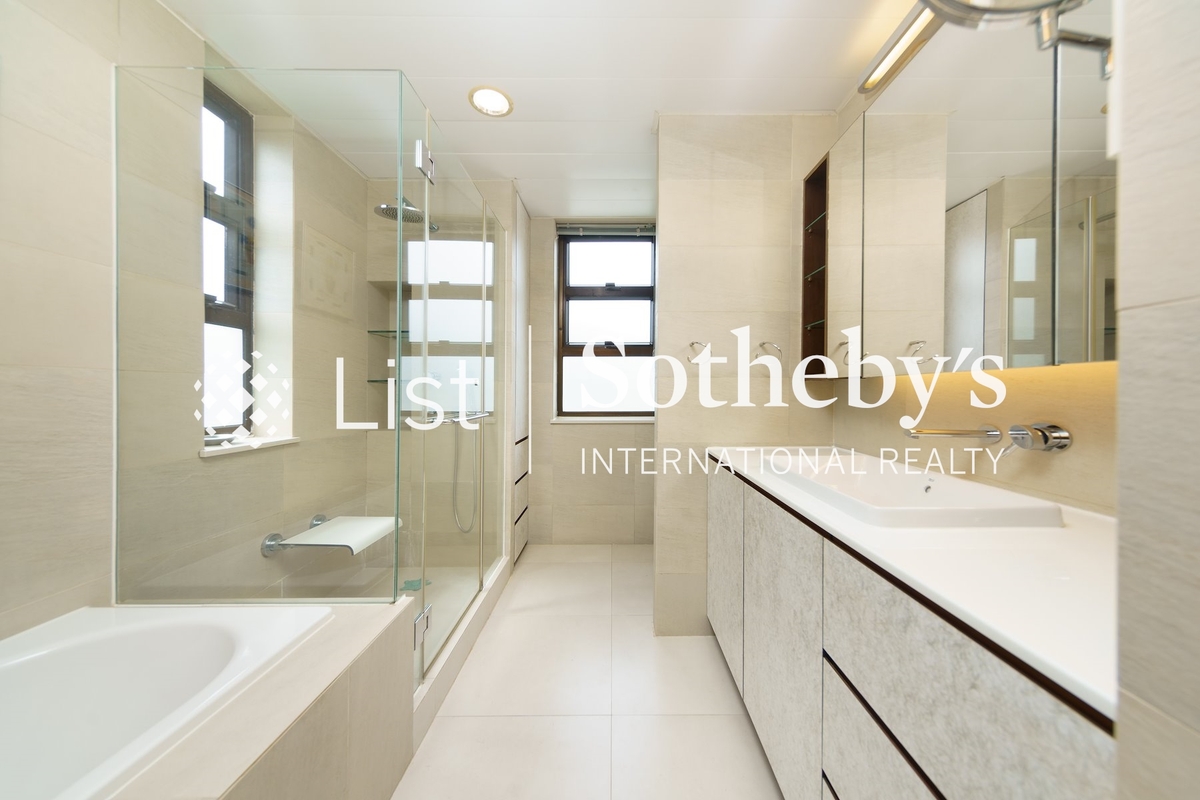 Broadwood Park 柏樂苑 | Master Bathroom