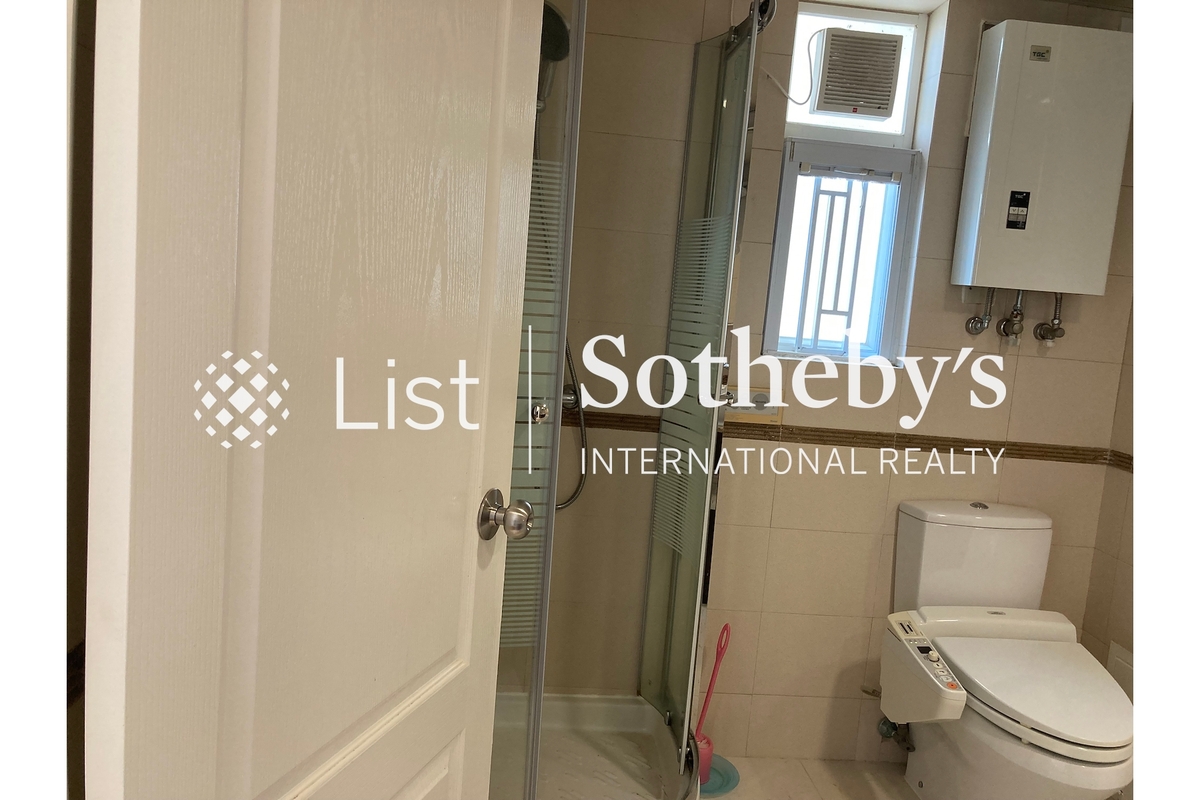 Bellevue Court 碧蕙園 | Master Bathroom