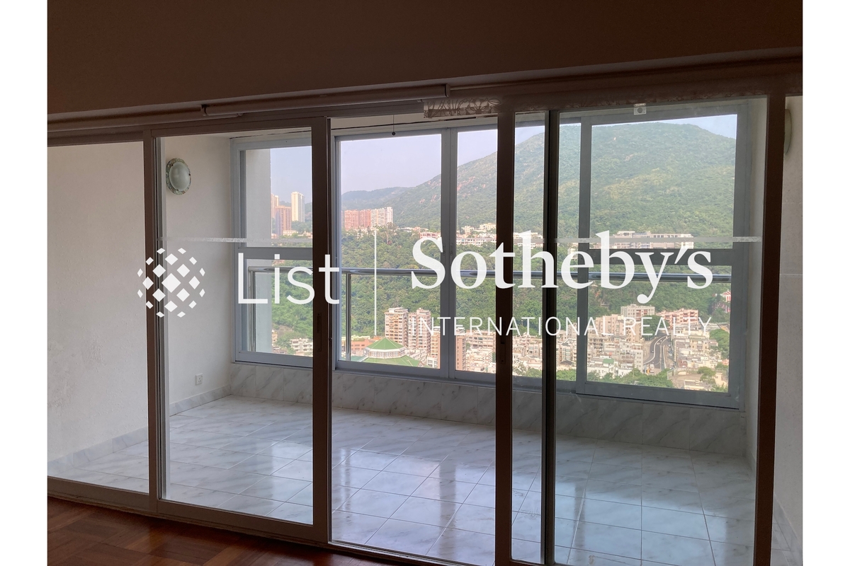 Bellevue Court 碧蕙園 | Balcony off Living Room