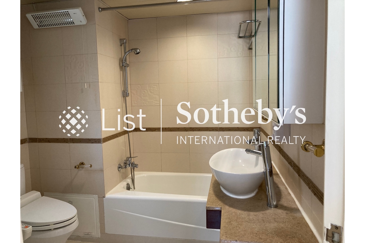 Bellevue Court 碧蕙園 | Master Bathroom