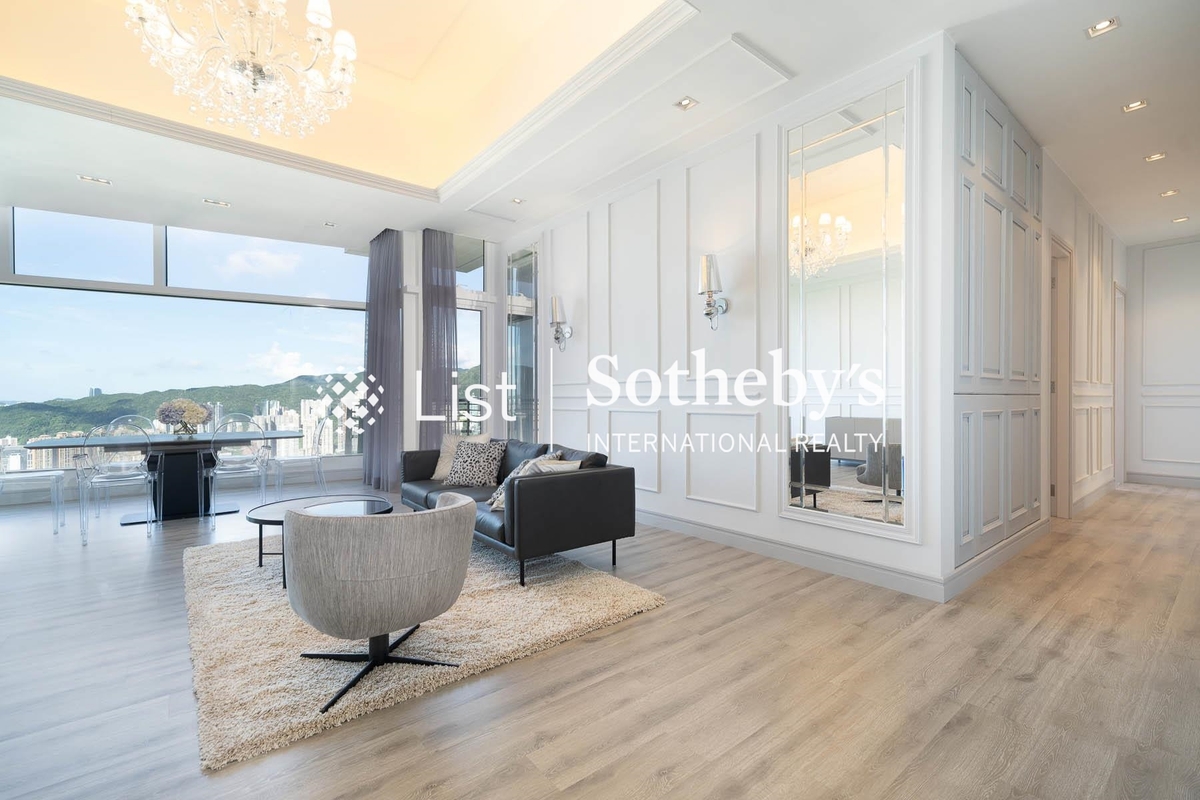 Infinity Infinity | Living and Dining Room