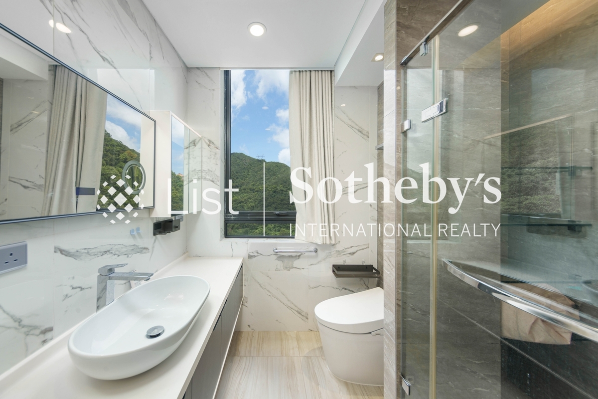 Infinity Infinity | Master Bathroom