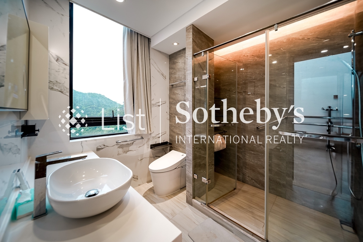 Infinity Infinity | Master Bathroom