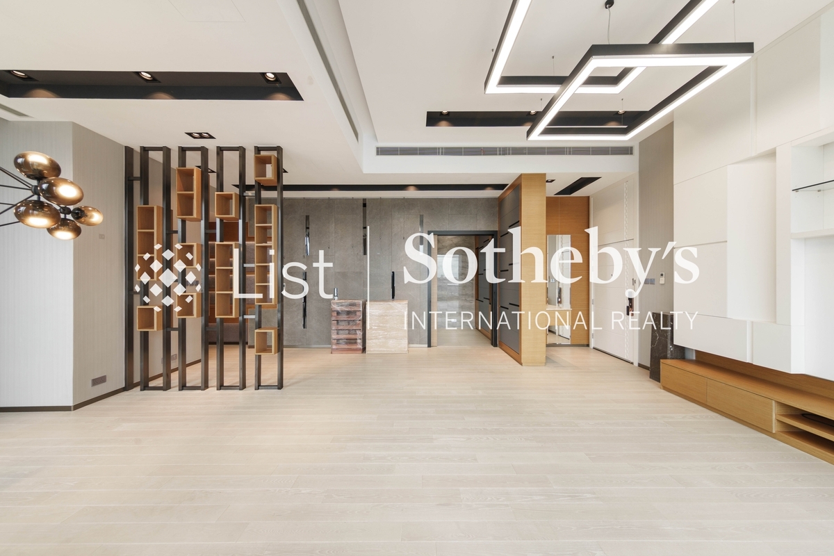 Infinity Infinity | Living and Dining Room