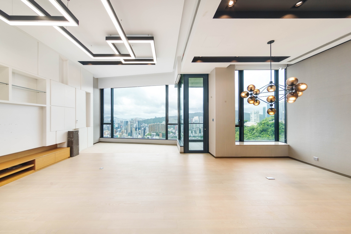 Infinity Infinity | Living and Dining Room