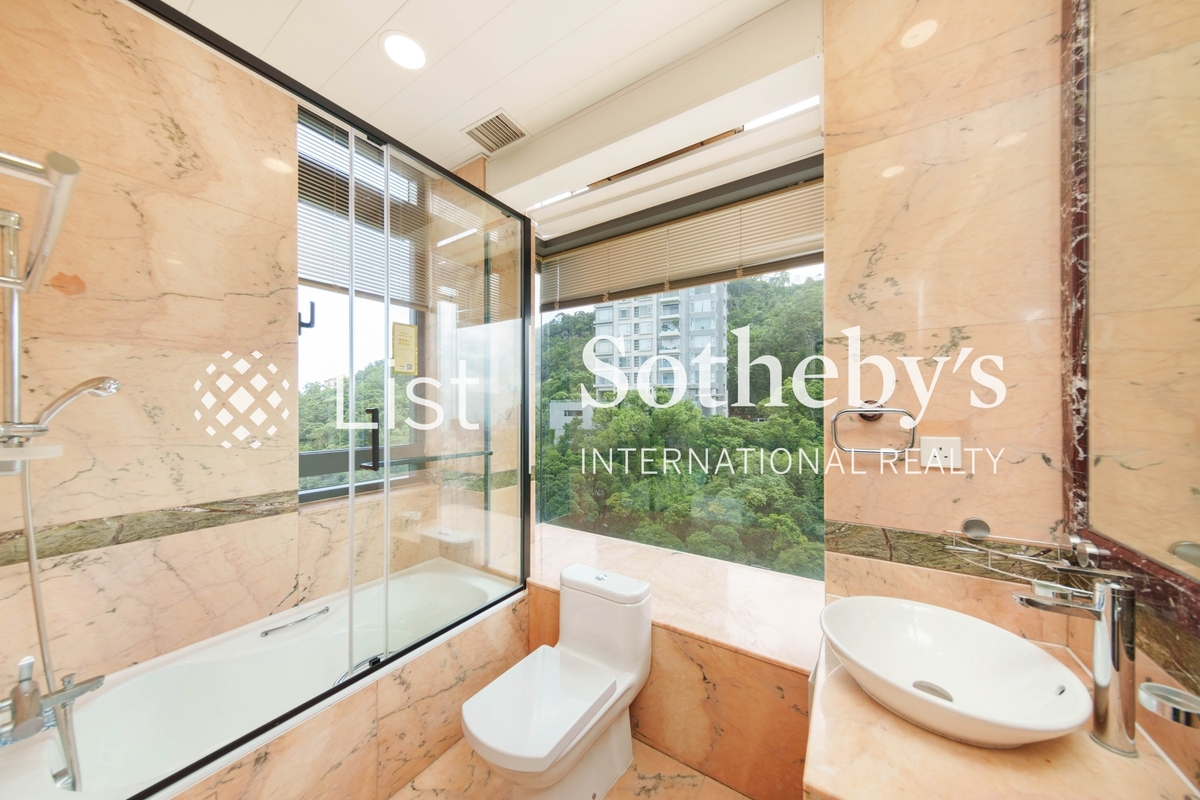 Infinity Infinity | Second En-suite Bathroom