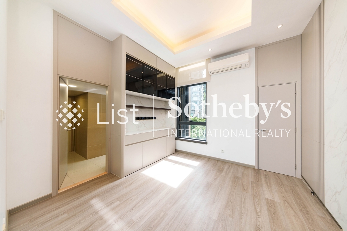 Infinity Infinity | Living and Dining Room