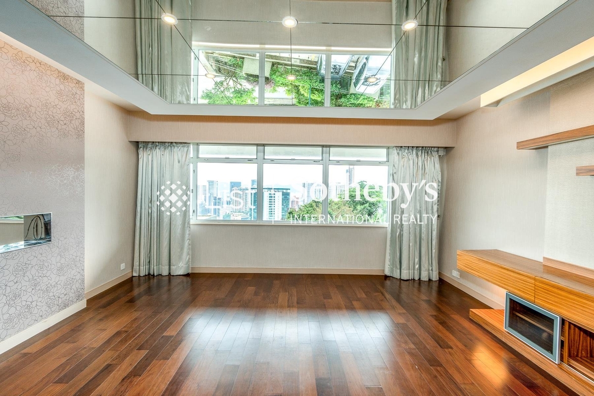 Evergreen Villa 松柏新邨 | Living and Dining Room