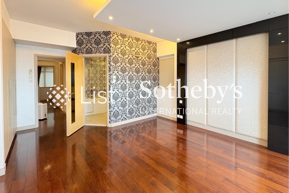 Evergreen Villa 松柏新邨 | Master Bedroom