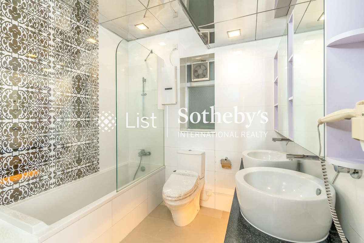 Evergreen Villa 松柏新邨 | Master Bathroom